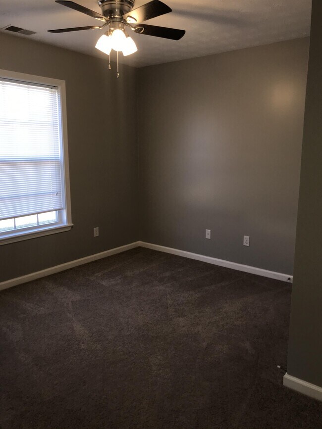Foto del edificio - 124 Clover Ct