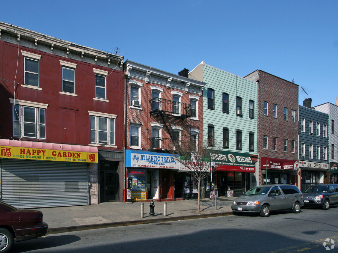 Foto del edificio - 105 Graham Ave