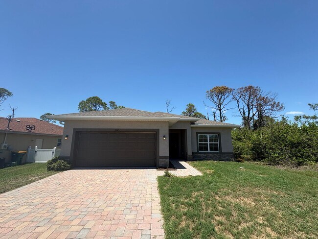 Building Photo - 3 Bed, 2 Bath Home with Screened Lanai & S...