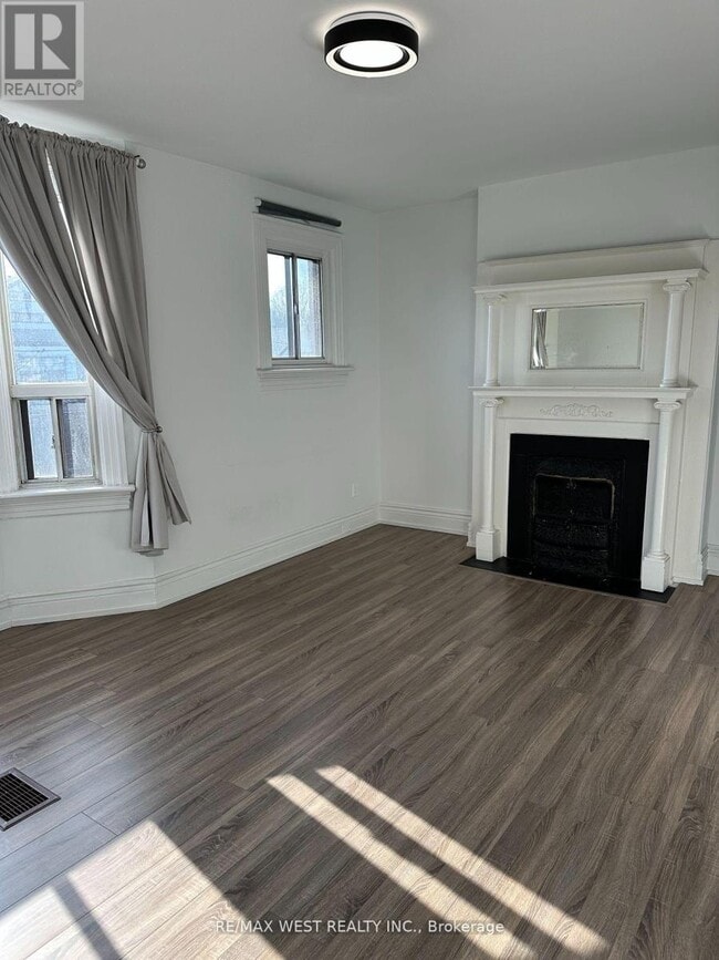 Building Photo - 563 Ossington Ave
