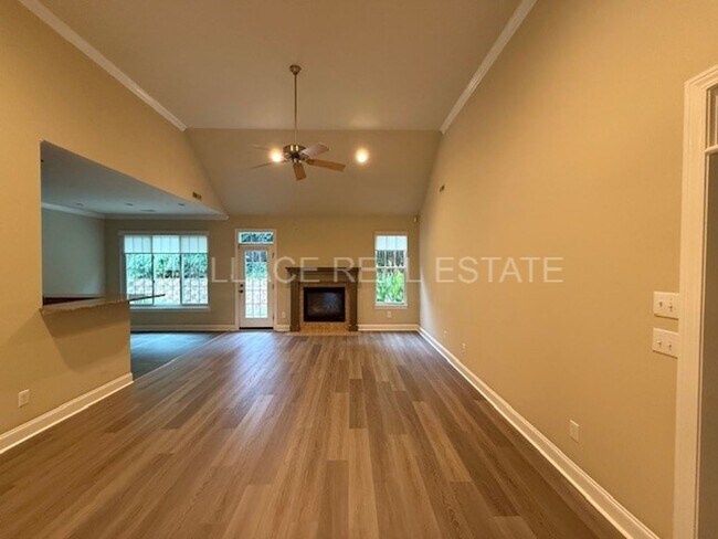 Foto del edificio - MAIN LEVEL LIVING IN THE HEART OF FARRAGUT...4 BEDROOM!!