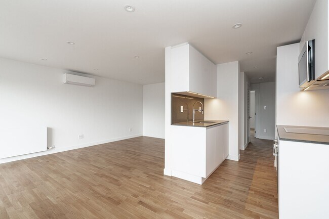 Photo du bâtiment - 501 Kingston Rd