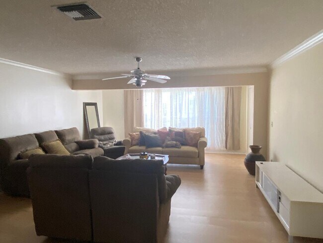 Foto del edificio - 1640 NW 18th Ave