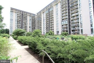 Building Photo - 5300 Holmes Run Pkwy