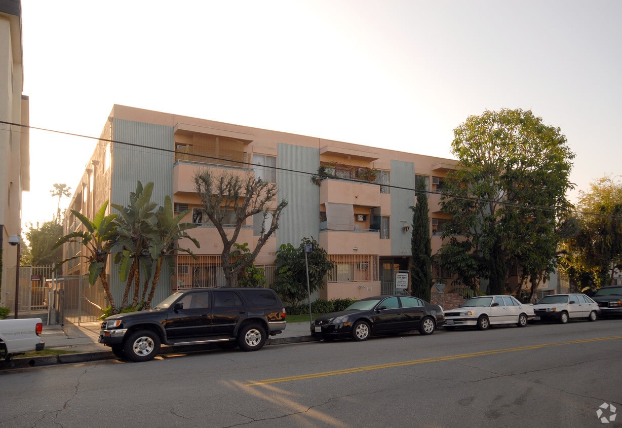 Building Photo - Hallmart apartments