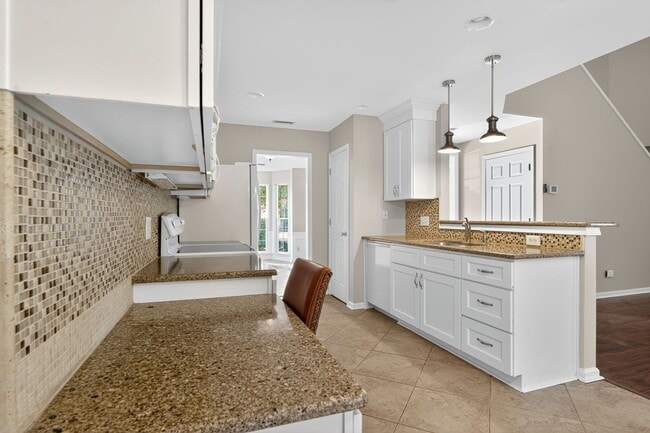 Foto del edificio - Charming 3BR House in Highland Creek