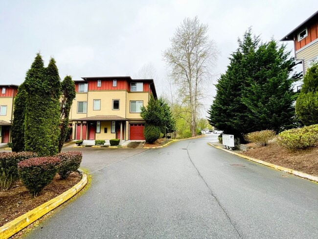 Building Photo - Beautiful Bothell Townhome