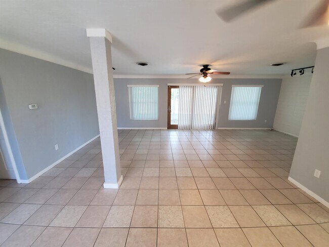 Building Photo - 1041 Indian Rocks Rd