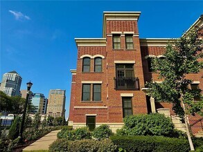 Building Photo - 511 S 10th St