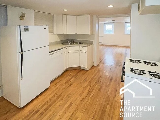 Photo - 3309 N Southport Ave (Chicago, IL) Apartment
