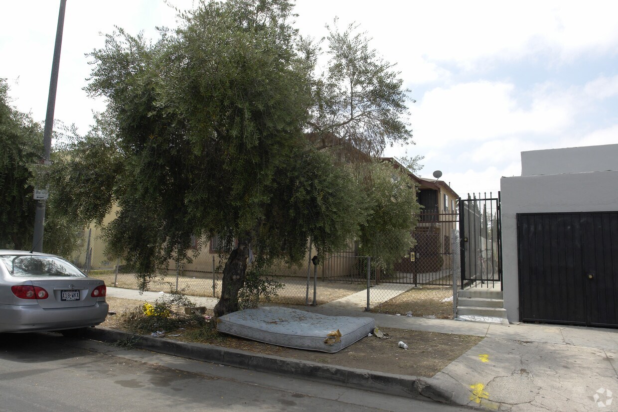 Building Photo - 5750 Waring Ave