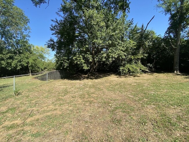 Building Photo - 3232 Hinkle Dr