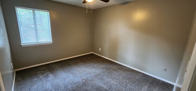 Foto del edificio - 906 NW Candlewood Dr