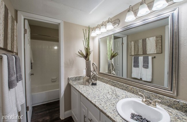 Foto del edificio - 10301 Walnut Hill Ln