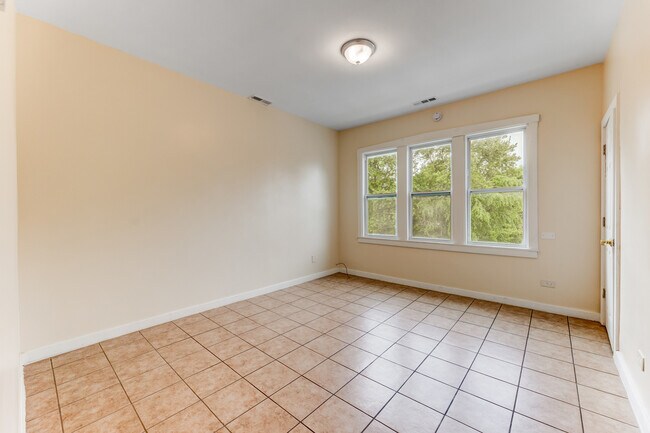 Foto del edificio - 1320 W 50th St