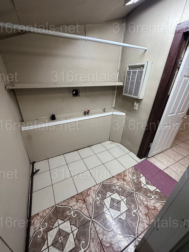 Foto del edificio - $995 - 3 bed 2 bath - Beautiful Home in De...