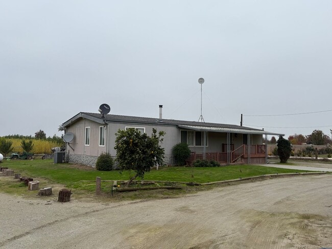 Building Photo - Pleasant Country Home Available Now!