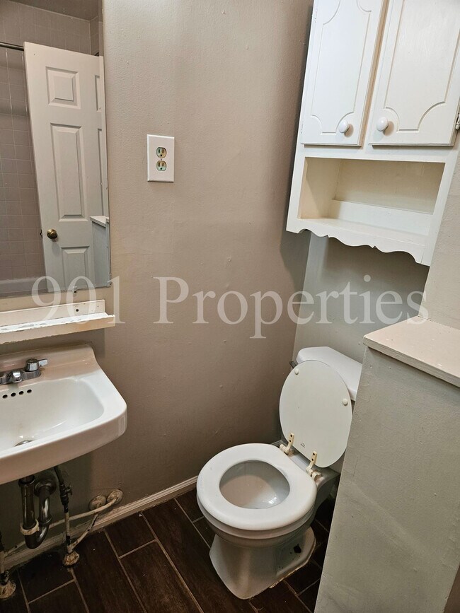 Building Photo - 1703 Tutwiler Ave
