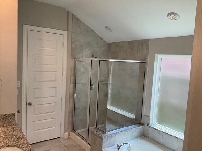 Building Photo - 907 Daffodil View Ct