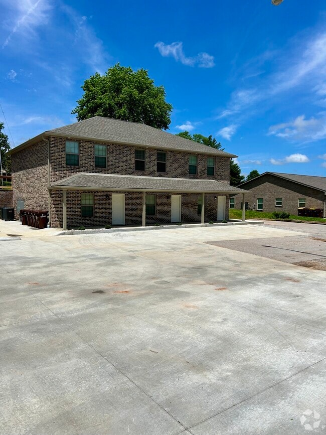 Building Photo - 193 Fairway Ln