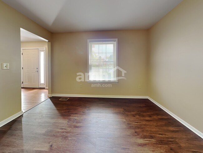 Foto del edificio - 15 Whispering Woods Ln