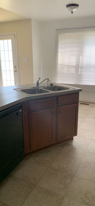 Building Photo - 901 Triple Oak Ct