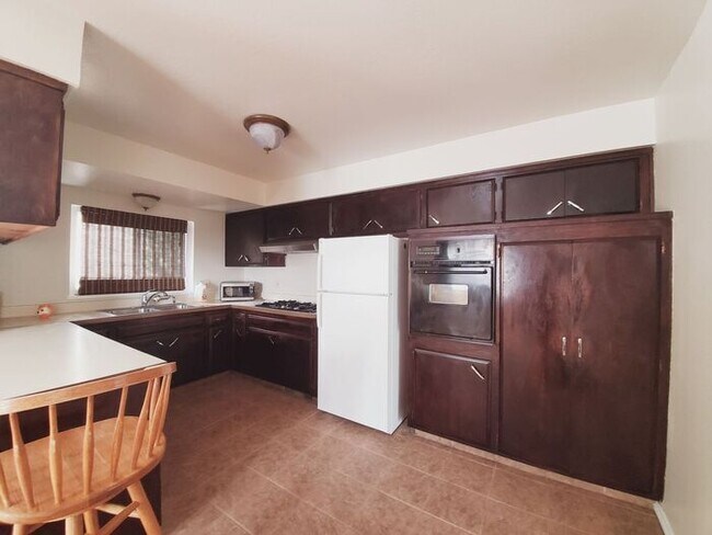Split Level 3 Bedroom 2bath home in El Sob... photo'