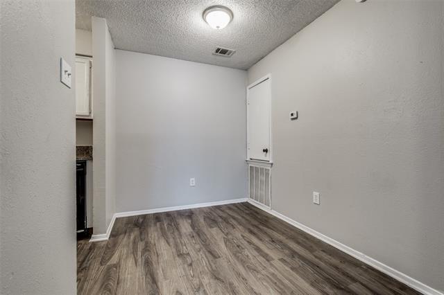 Foto del edificio - 9696 Walnut St