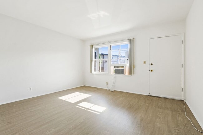 Building Photo - 10906 Santa Monica Blvd
