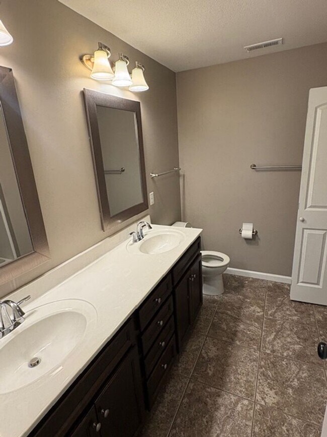 Foto del edificio - 3 Bedroom / 3 Bath Duplex in Washington