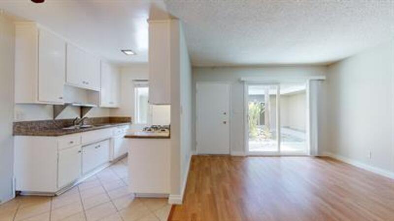 Primary Photo - 2611 Ocean Ave