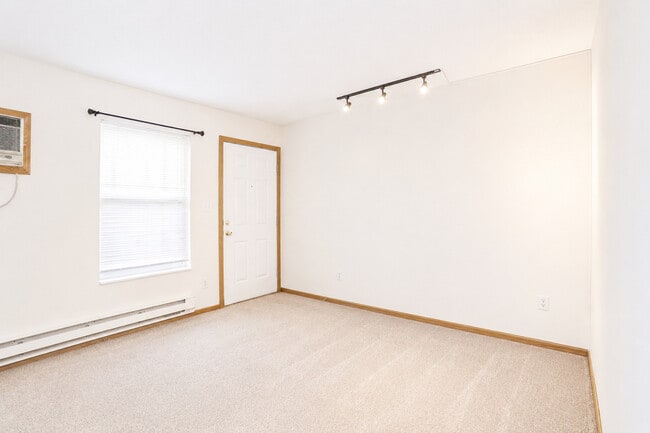 Building Photo - Kobuck Apartments