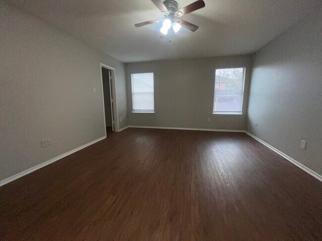 Foto del edificio - This beautiful Corner lot home ! 4 bedroom 2 bath in Mansfield ISD