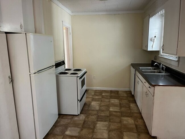 Building Photo - Cute 3BD/2B Home in Great Location!