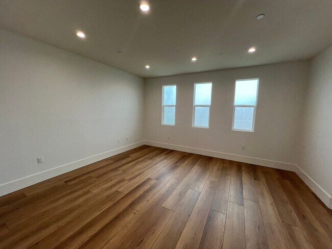 Foto del edificio - A Very New Home for Rent