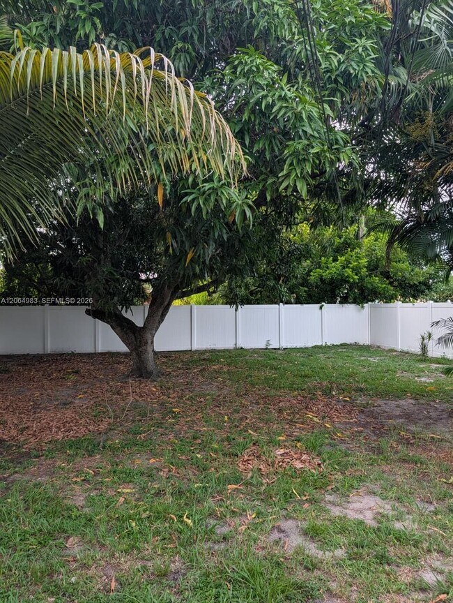 Foto del edificio - 2517 Rodman St