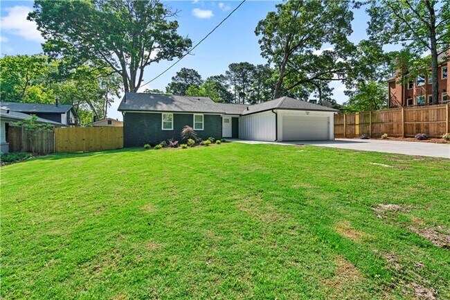 Building Photo - 2041 Briarcliff Ct NE