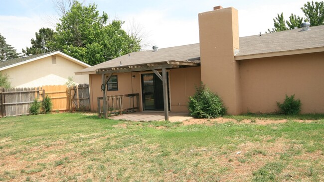 Foto del edificio - Newly Re-Modeled 3 Bedroom 2 Bath Home nea...