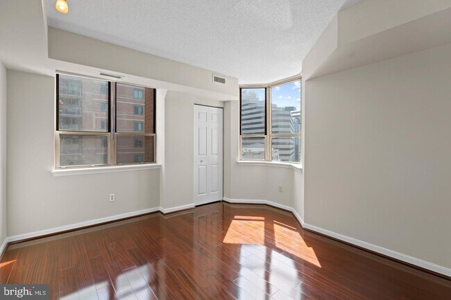 Building Photo - 4808 Moorland Ln #708, Bethesda, MD 20814