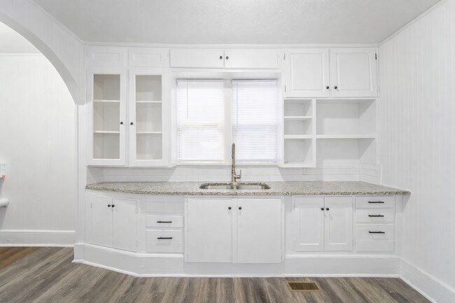 Foto del edificio - 1825 S Topeka Ave