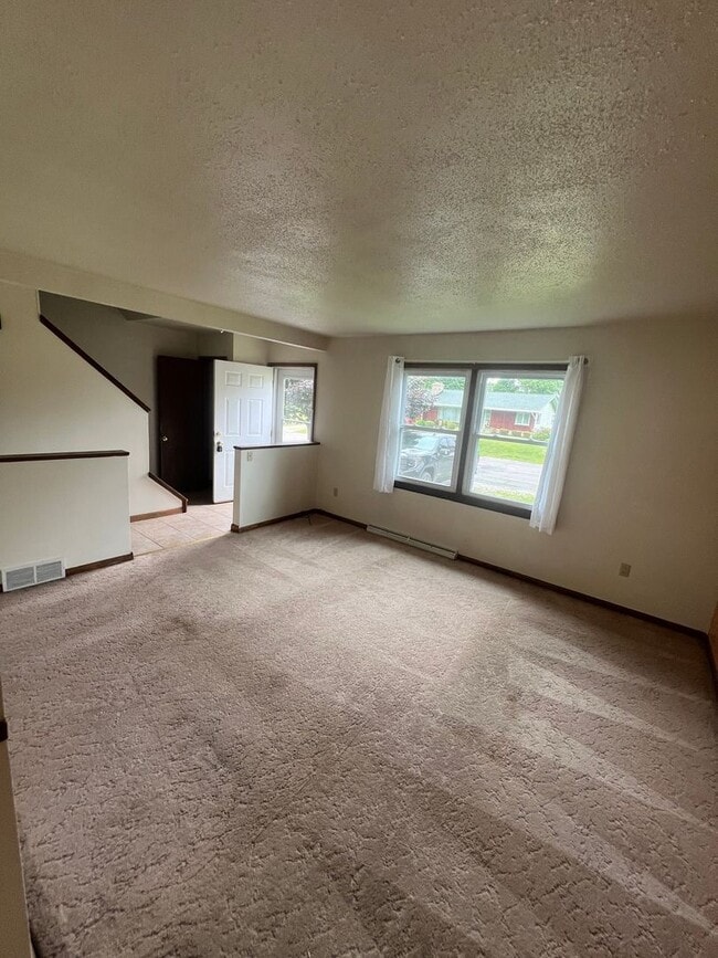 Building Photo - Millcreek 3 Bedroom House
