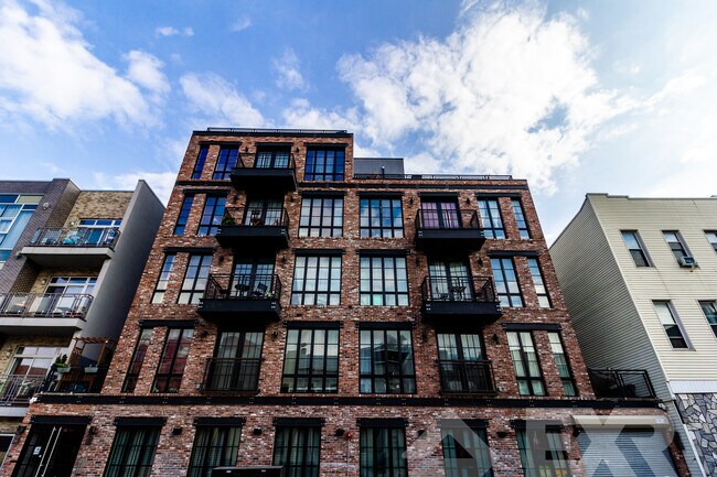 Building Photo - 82 Jefferson St