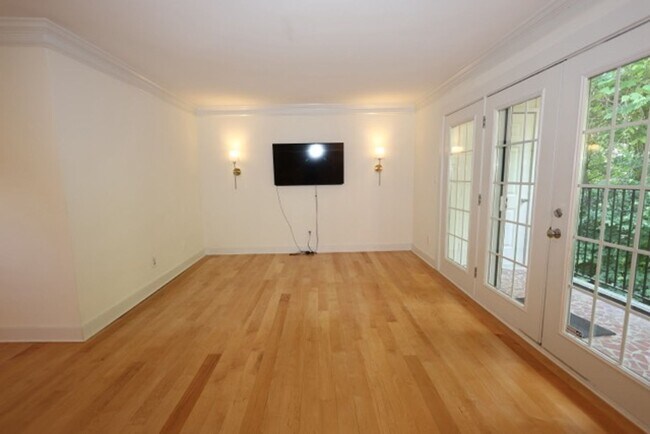 Foto del edificio - 2 Bedroom Condo in Buckhead for RENT!!! (Garden Brook at Peachtree Hills)