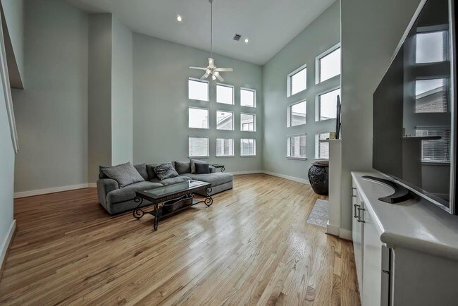 Foto del edificio - 9710 Riddlewood Ln