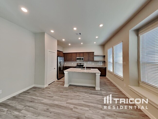 Foto del edificio - 9835 Willow Creek Commerce Dr 104 Tomball TX