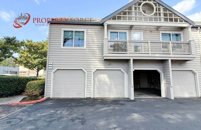 Building Photo - 935 Old County Rd
