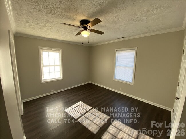 Building Photo - 303 Southern St