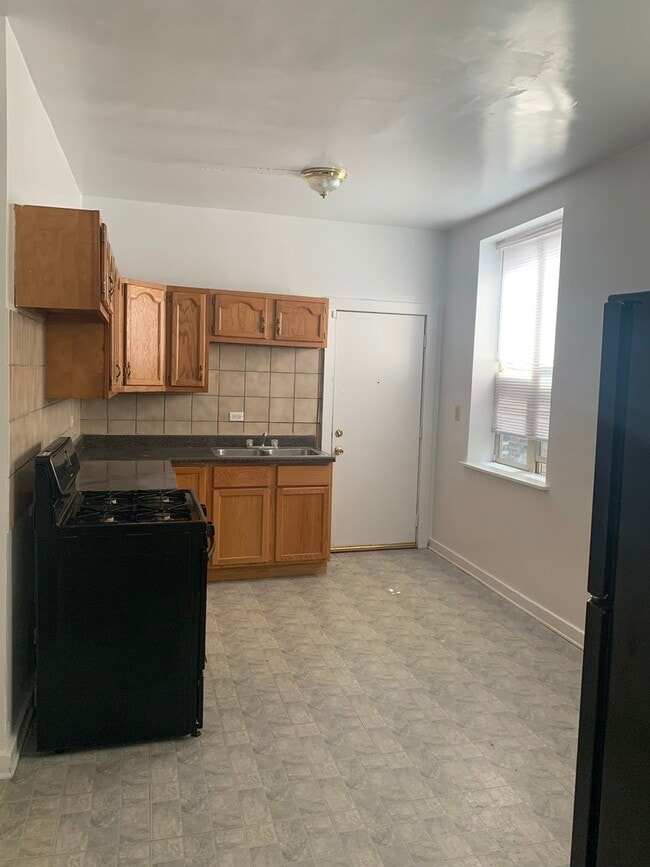 Building Photo - 5172 S King Dr