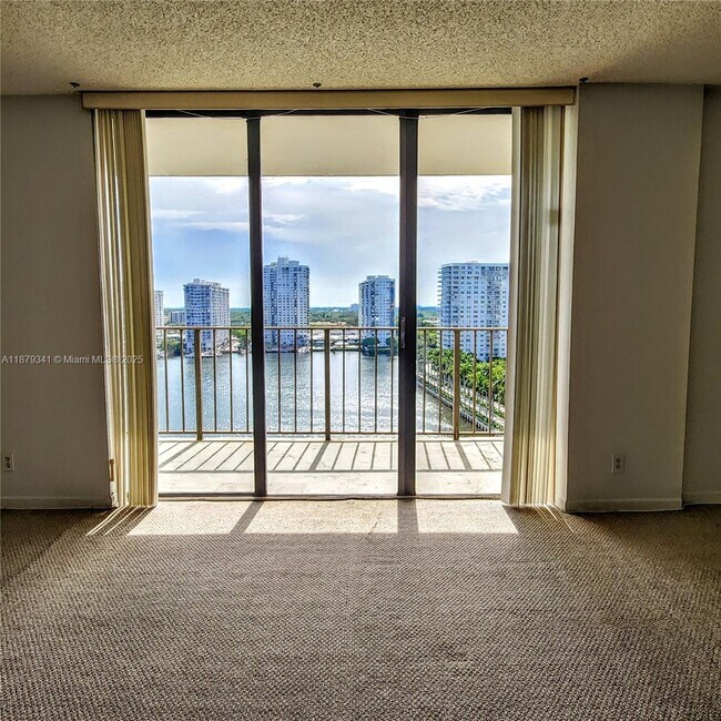 Foto del edificio - 18181 NE 31st Ct