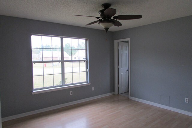 Building Photo - 850 Lyndsi Ln